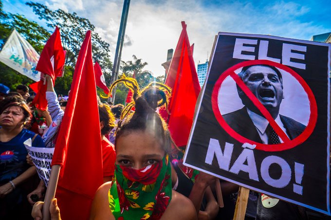 Mulheres protestam contra possível vitória de Jair Bolsonaro