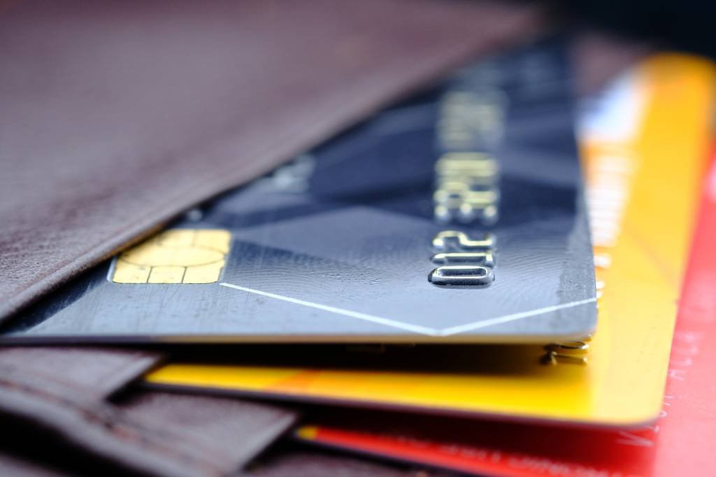 Cartões de crédito: plástico é semelhante a um cartão de crédito tradicional, mas costuma ter limite maior (Towfiqu Photography/Getty Images)