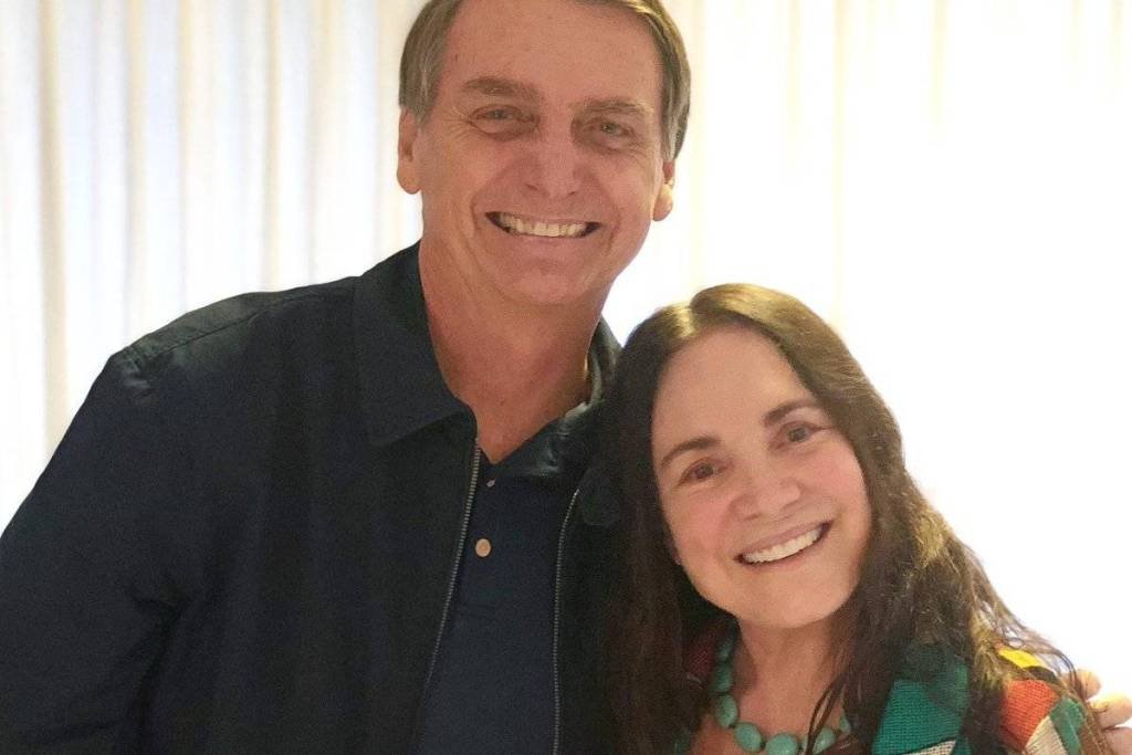 Bolsonaro e Regina Duarte: atriz foi convidada pelo presidente para compor o governo (Twitter Jair Bolsonaro/Reprodução)