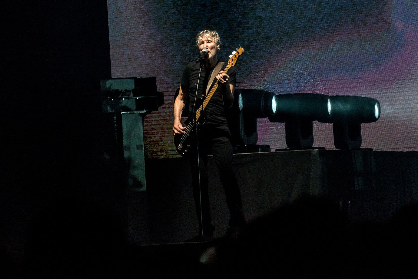 Roger Waters "censura" nome de Bolsonaro e evita #EleNão em 2º show