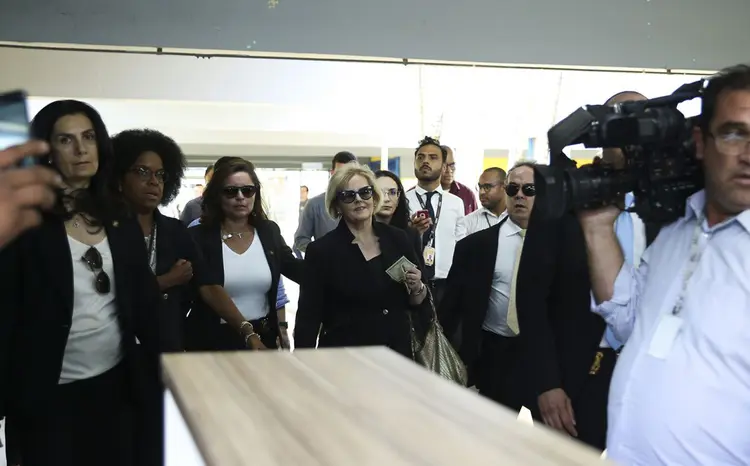 Rosa Weber, ao votar em Brasília: ministra fará um balanço das eleições às 20h no TSE (Antônio Cruz/Agência Brasil)