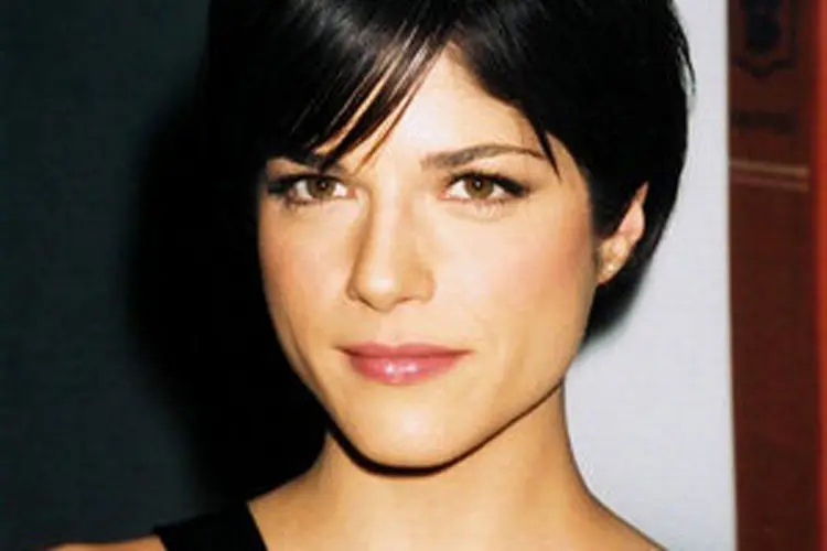 Atriz Selma Blair revelou que tem esclerose múltipla (Facebook/Divulgação)