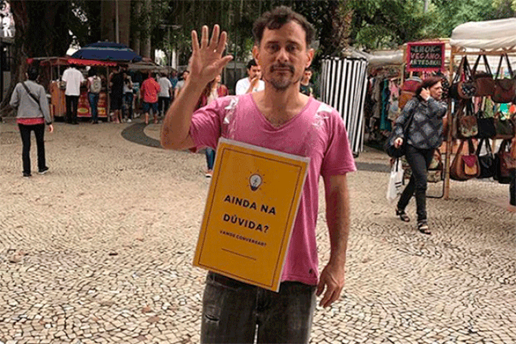 Enrique Diaz: o ator compartilhou a foto com a legenda: "Bora virar votos!" (Enrique Diaz/Reprodução)