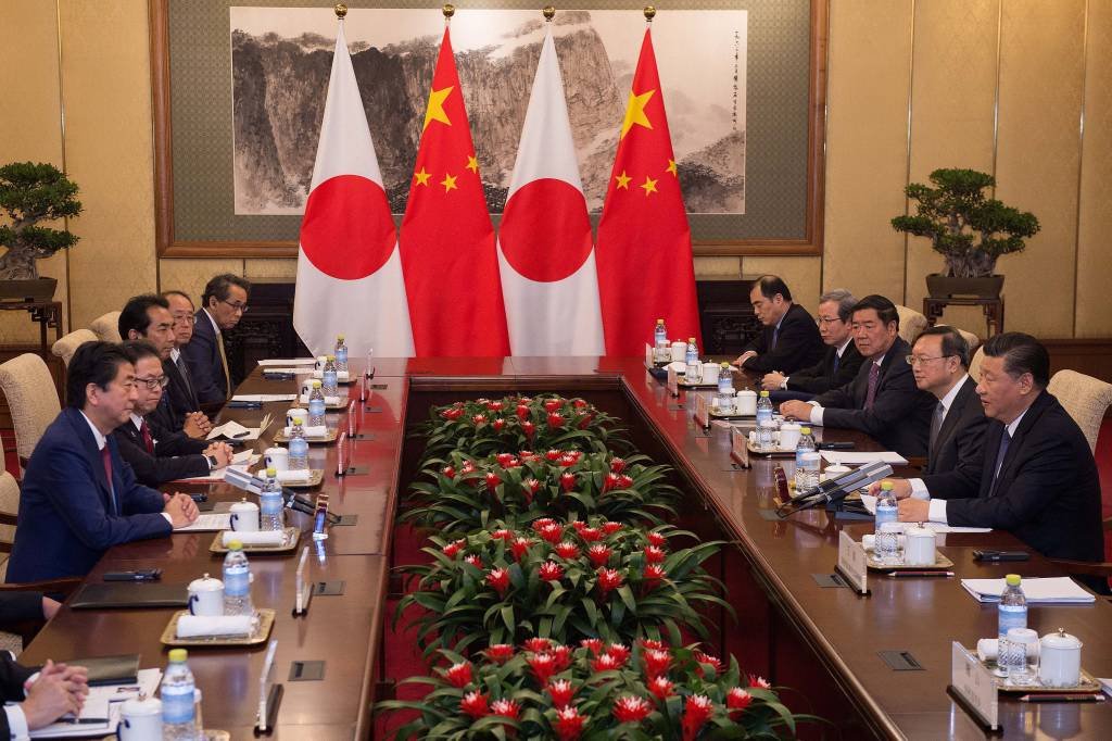 China e do Japão prometem estabelecer novos laços em "guinada histórica"