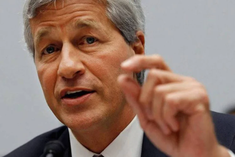 CEO do JPMorgan, Jamie Dimon viu setor em que atua reduzir receita em primeiro semestre do ano (Chip Somodevilla/AFP)