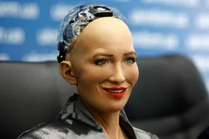 ‘Aceite o fracasso’: veja conselho de uma robô de inteligência artificial para futuros profissionais