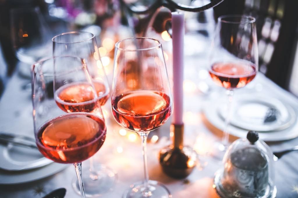 Dia Mundial do Vinho Rosé: como é produzido e com o que harmoniza?