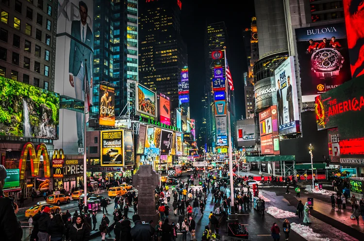 Evento contou com a presença de celebridades como Quentin Tarantino e estampou 15 outdoors na Times Square (divulgação/Divulgação)