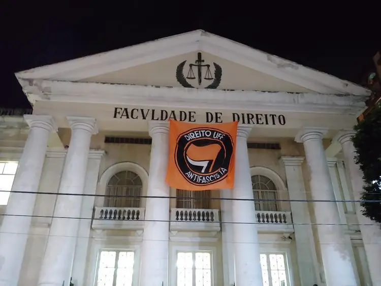 UFF: universidade foi uma das instituições que sofreu intervenção de agentes públicos por suposta propaganda contra Jair Bolsonaro (PSL) (Centro Acadêmico da Faculdade de Direito da UFF/Divulgação)