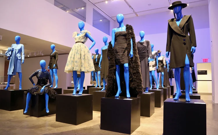 Além da venda online, foi montada ma "exposição" das roupas na casa de leilões Phillips, em Nova York (Sylvain Gaboury/Patrick McMullan/Getty Images)