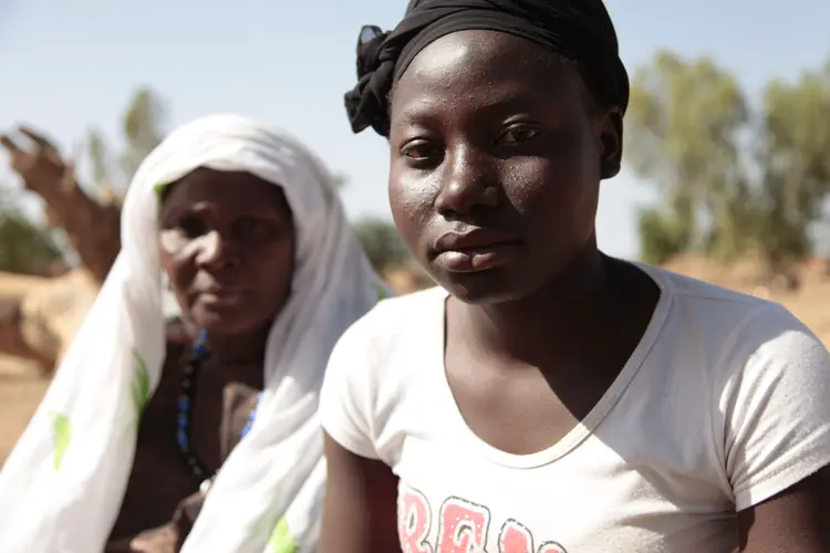 Mulher que sofreu circuncisão: Mais de 3 milhões de meninas na África correm risco de mutilação a cada ano (Jessica Lea/DFID/Flickr)