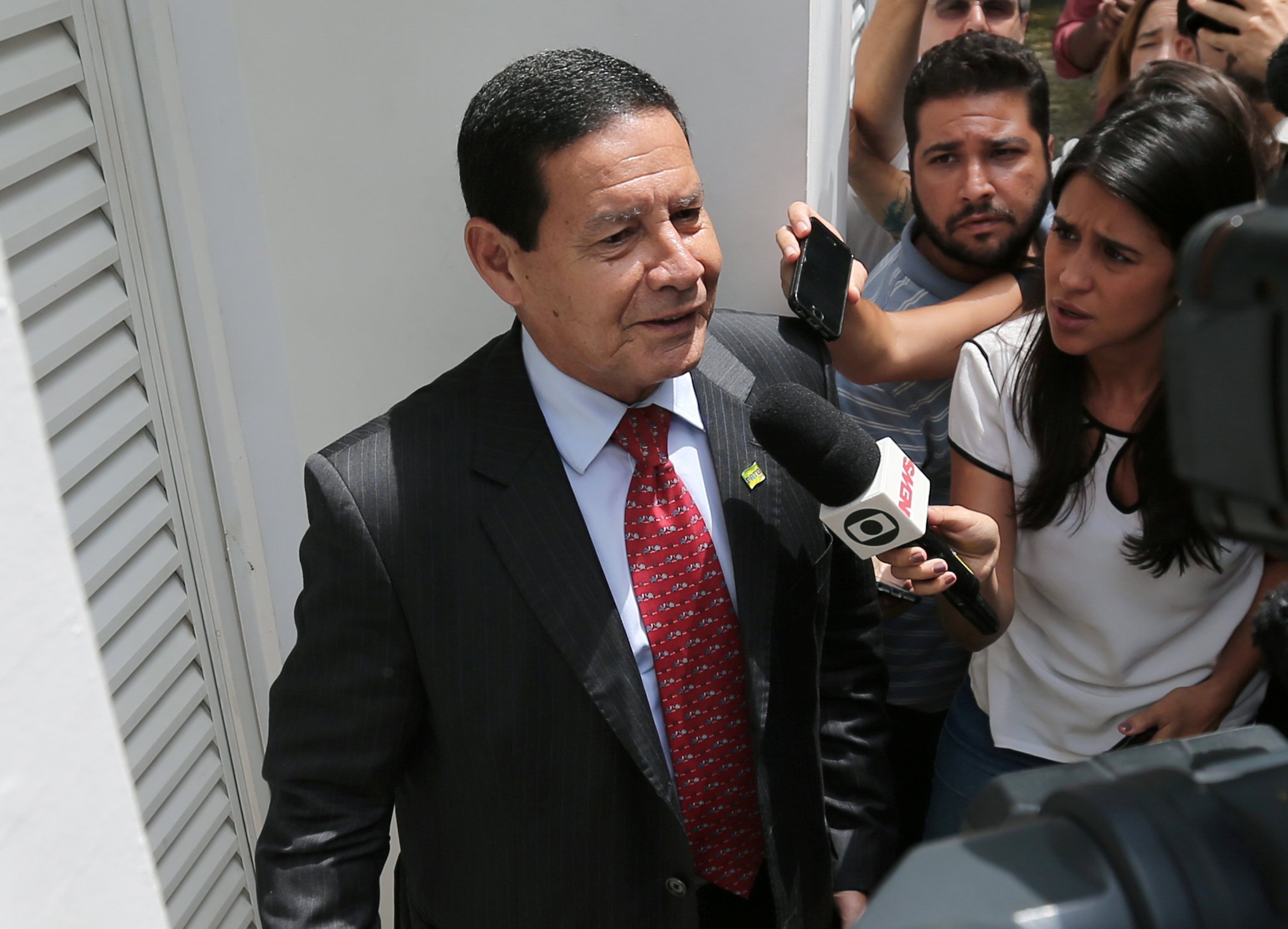 Onyx terá de deixar futuro governo se for comprovada ilicitude, diz Mourão