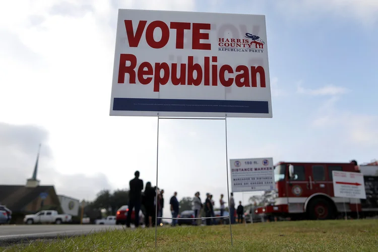 Cartaz durante campanha eleitoral: líderes republicanos na Câmara, incluindo o presidente da Casa, Paul Ryan, e o líder da maioria, Kevin McCarthy, não chegaram a ser informados (Jonathan Bachman/Reuters)