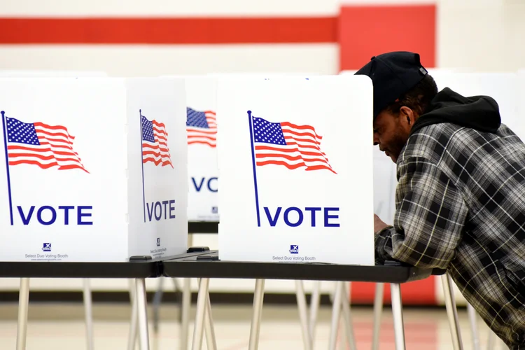 Eleições nos EUA: votação irá determinar se os republicanos irão manter o controle do Congresso dos EUA e definirá 36 governos de estados (Nick Oxford/Reuters)