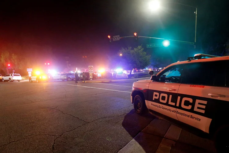 Califórnia: autoridades policiais identificaram nesta quinta-feira Ian Long, de 29 anos, como o suposto autor do tiroteio que causou 12 mortes em um bar (Ringo Chiu/Reuters)