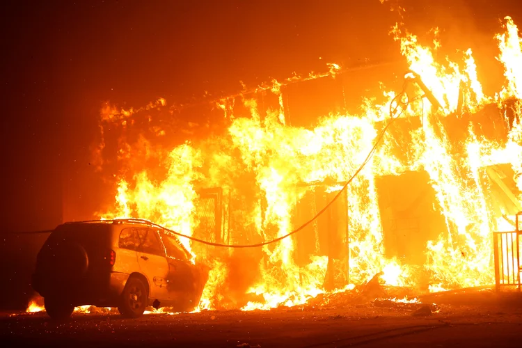Incêndio: "Foi a pior fatalidade de incêndio na cidade de Las Vegas desde que o Corpo de Bombeiros foi fundado. Nunca tivemos seis mortes ao mesmo tempo", disseram os bombeiros (Stephen Lam/Reuters)