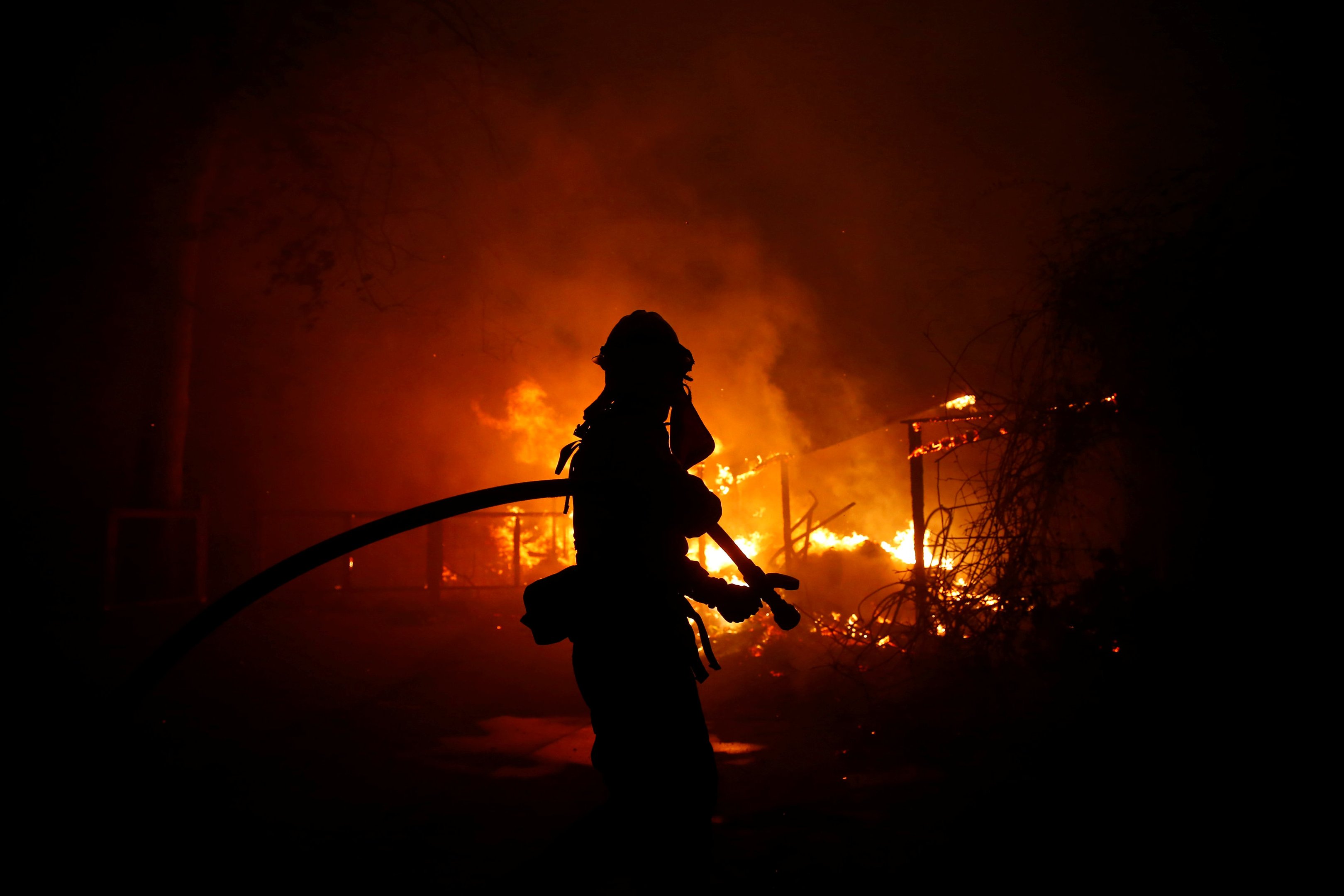 Incêndios na Califórnia podem custar até US$ 30 bilhões ao setor de seguros