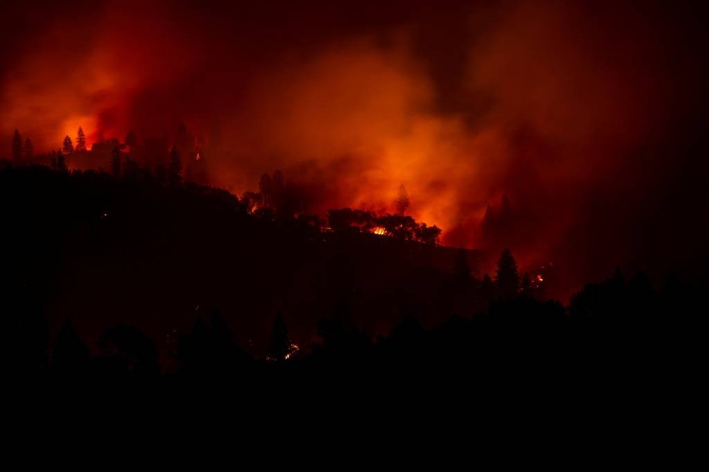 Número de mortos sobe para 23 em incêndio na Califórnia