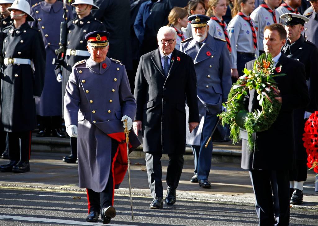 Príncipe Charles preside cerimônia em homenagem ao fim da I Guerra Mundial