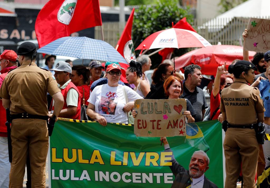 Depoimento de Lula em Curitiba sobre sítio termina após quase 3 horas