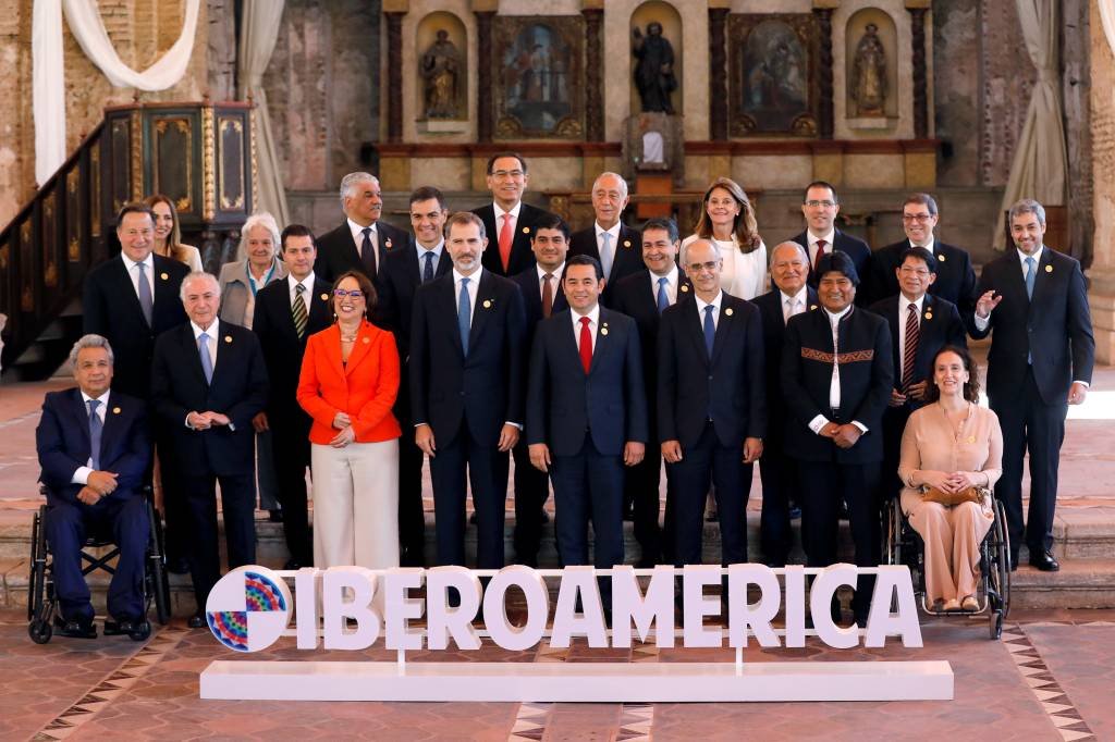 Líderes iniciam Cúpula Ibero-americana em meio a crise migratória