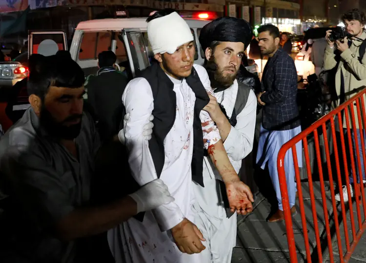 Cabul: um militante suicida se explodiu em uma salão de festas onde estudiosos da religião islâmica se reuniram na capital afegã (Mohammad Ismail/Reuters)