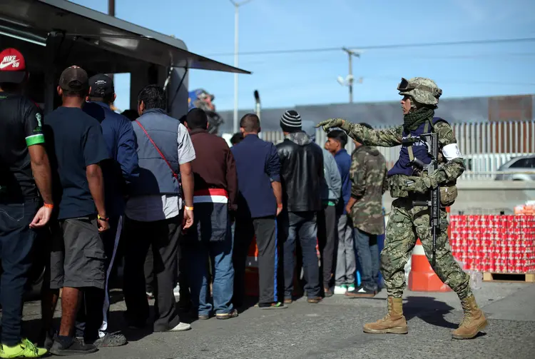 Imigrantes no México rumo aos Estados Unidos (Hannah McKay/Reuters)