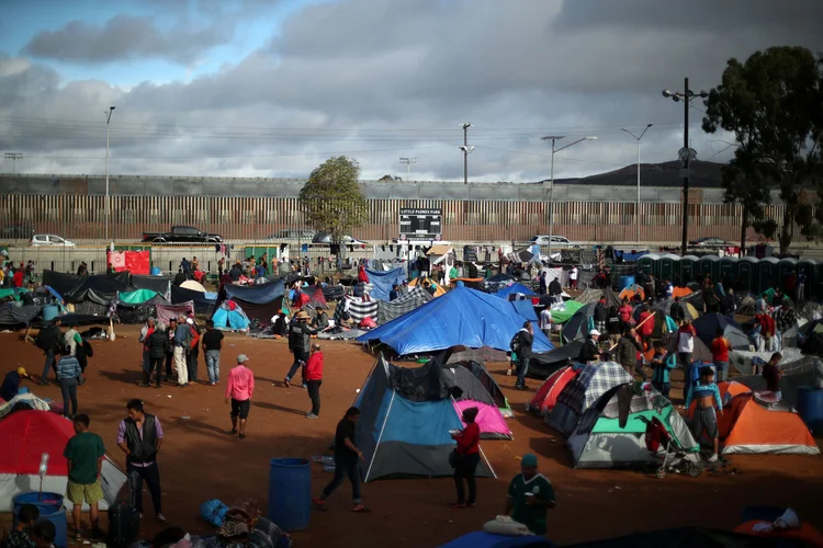 Migrantes da América Central acampam em Tijuana, na fronteira do México com os Estados Unidos (Hannah McKay/Reuters)