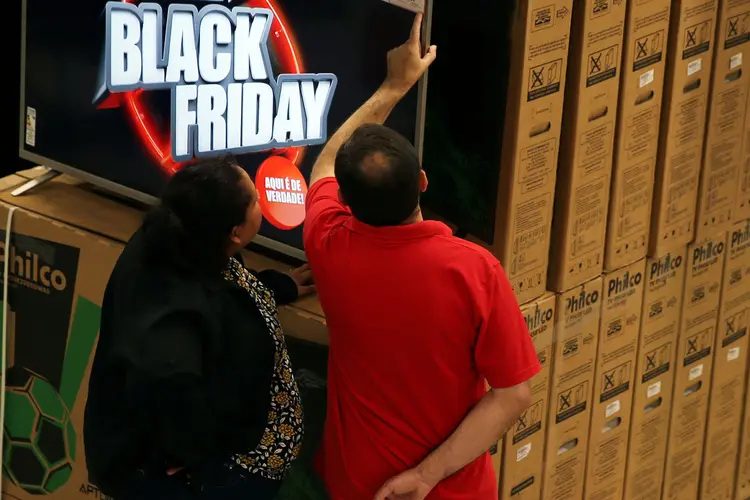 Black Friday 2018: entre os itens mais vendidos na data, estão os eletrônicos e eletrodomésticos, itens de valor mais elevado (Paulo Whitaker/Reuters)