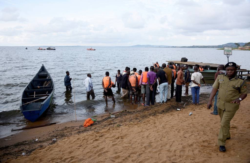 Naufrágio em Uganda ainda tem pelo menos 40 desaparecidos