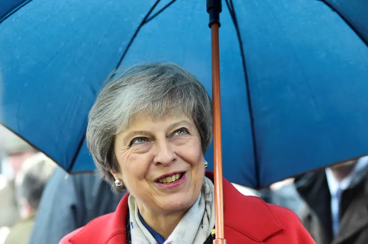 Theresa May: o governo britânico afirmou que está trabalhando para garantir a transição dos acordos comerciais que a UE assinou com outros países (Rebecca Naden/Reuters)