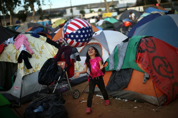 México: Trump ameaçou manter os encargos "até o momento em que os migrantes ilegais que vêm pelo México ao nosso país pararem" (Edgard Garrido/Reuters)