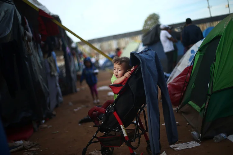 Caravana de imigrantes no México enfrenta péssimas condições em abrigos  (Edgard Garrido/Reuters)