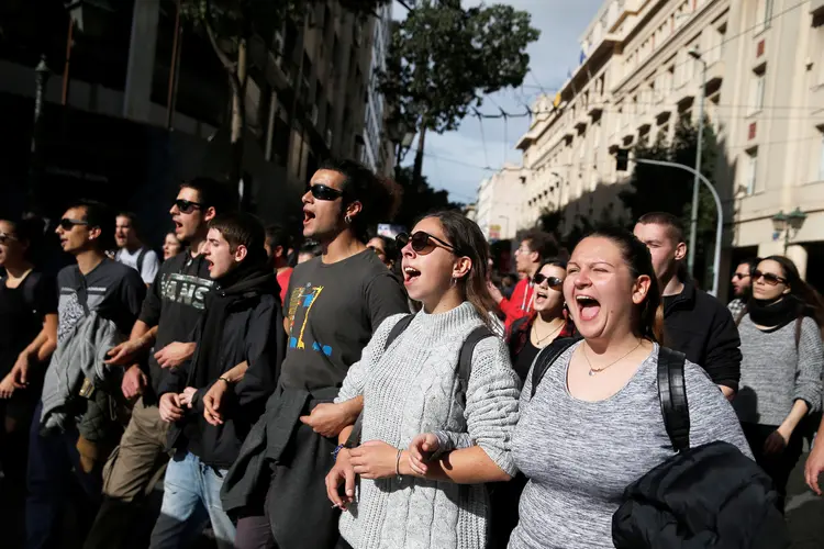 Grécia: 7 mil pessoas participam das manifestações em Atenas, segundo a polícia (Costas Baltas/Reuters)
