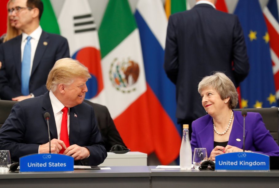 Presidente dos Estados Unidos, Donald Trump, e a primeira-ministra britânica, Theresa May, durante a cúpula do G20