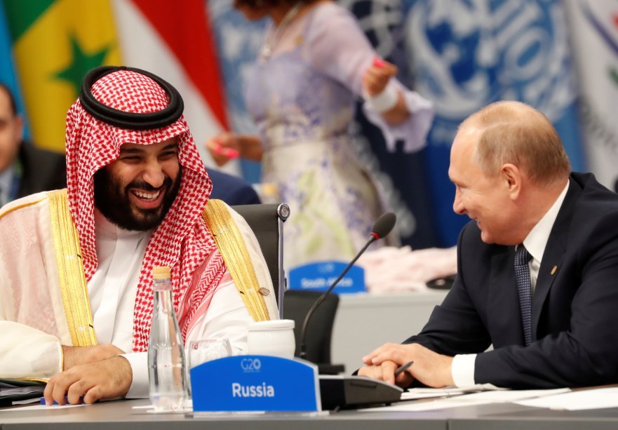 Príncipe herdeiro saudita, Mohammed bin Salman, e o presidente russo, Vladimir Putin, na cúpula do G20