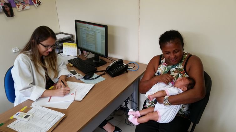 Ativismo une mães de crianças que nasceram com microcefalia após Zika