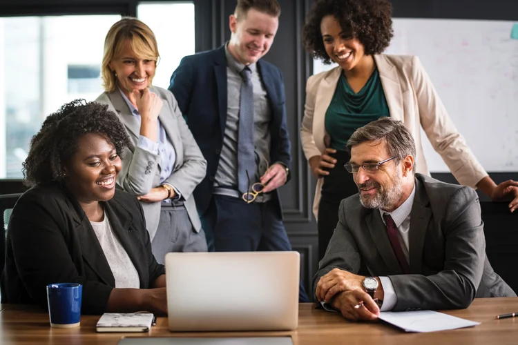 gerações diferentes atuando em uma mesma equipe, cada uma delas com uma mentalidade e um estilo de trabalho 