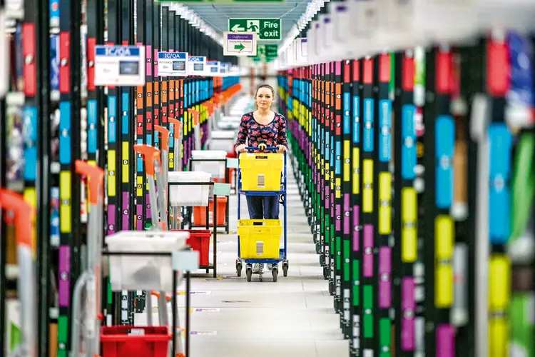 Centro de distribuição da Amazon: descontos de até 15% para assinaturas  / Geoffrey Robinson/ Alamy/Fotoarena (Geoffrey Robinson/ Alamy/Fotoarena/Divulgação)