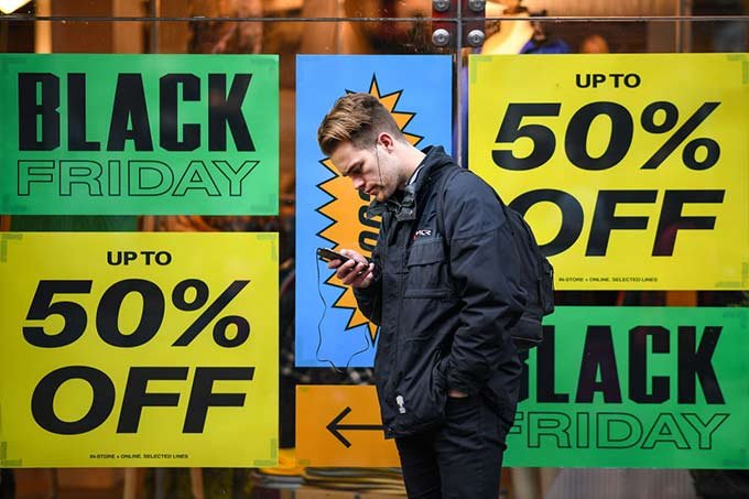 Black Friday: o consumidor que compra em mais de um canal chegará a 25% do total, contra 7% no ano passado (Getty Images/Jeff J Mitchell)