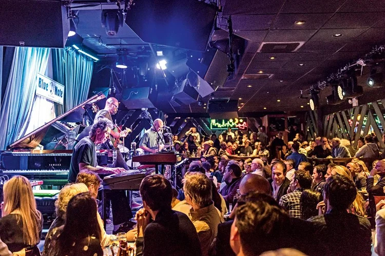 Na madrugada: o pianista Chick Corea e seu grupo em ação no Blue Note de Nova York | Jack Vartoogian/Getty Images / 