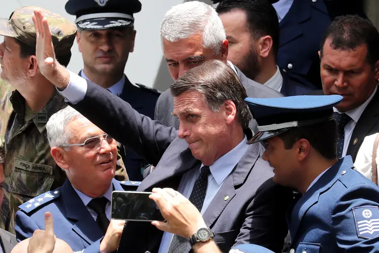 Bolsonaro durante visita na Escola da Aeronáutica em Guaratingueta (Paulo Whitaker/Reuters)
