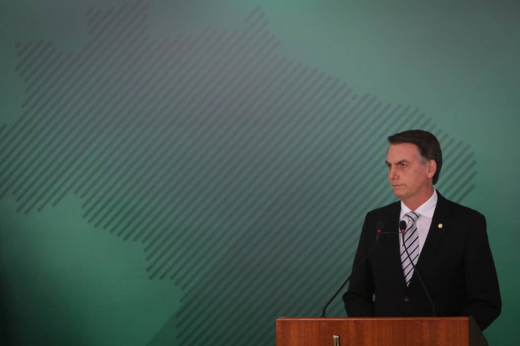Bolsonaro pede apoio do MDB e fala em aprofundar reforma trabalhista