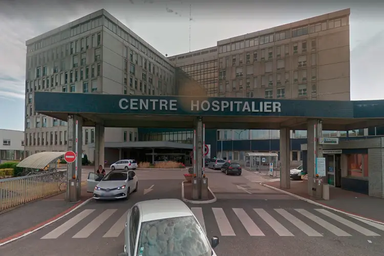 França: os funcionários do hospital alertaram a polícia, que isolou a área e acionou um esquadrão antibombas (Google Maps/Reprodução)