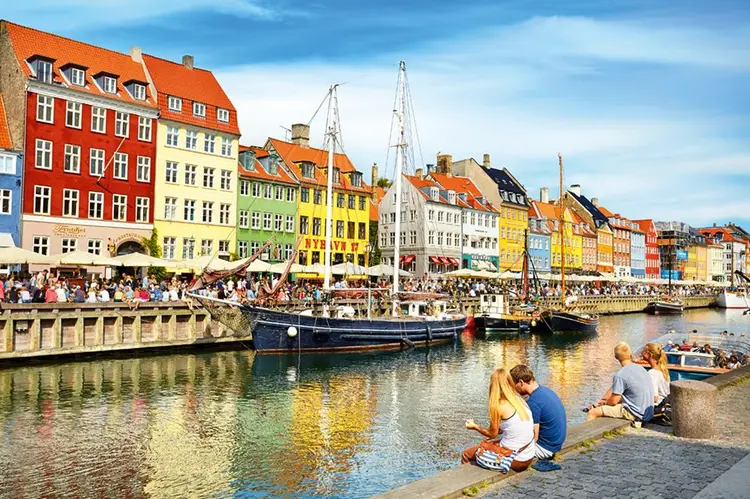 Canal de Nyhavn, em Copenhague: saúde e educação ao alcance de todos no país (Jan Wlodarczyk/AGB Photo/Exame)