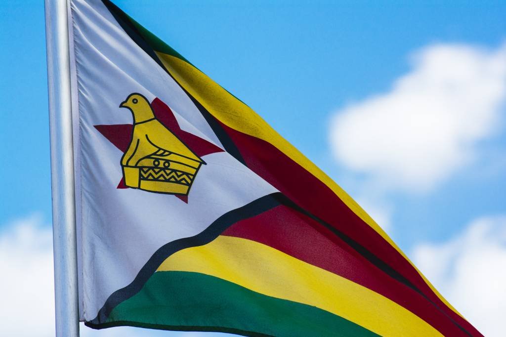 Incêndio em ônibus deixa pelo menos 42 mortos no Zimbábue