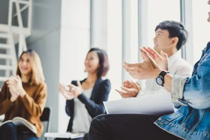 A elite silenciosa do escritório: os funcionários que viraram “super usuários” de IA