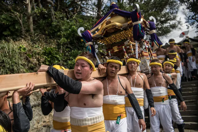 Japão: o dinheiro público foi utilizado para custear os rituais xintoístas na abdicação do imperador Akihito e a coroação de seu sucessor em 2019 (Carl Court/Getty Images)