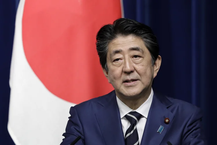 Shinzo Abe: para primeiro-ministro do Japão, as pessoas precisam se preparar para uma batalha contra o coronavírus "que pode ser prolongada" (Kiyoshi Ota/Getty Images)