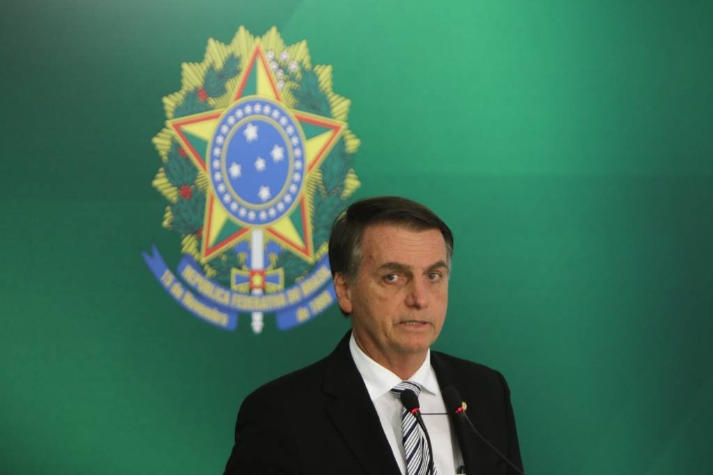 Bolsonaro diz que vai trabalhar por um país em que todos sejam felizes